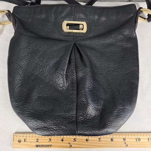 B. MAKOWSKY WOMEN’S BLACK LEATHER CROSSBODY BUCKET HOBO PURSE — STYLE A226297 - Picture 15 of 16